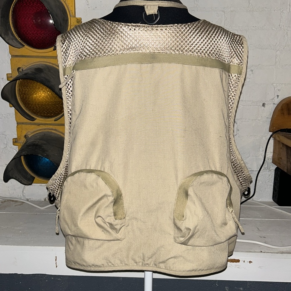 Fieldline tactical fishing vest unisex with multiple pockets - Picture 3 of 6